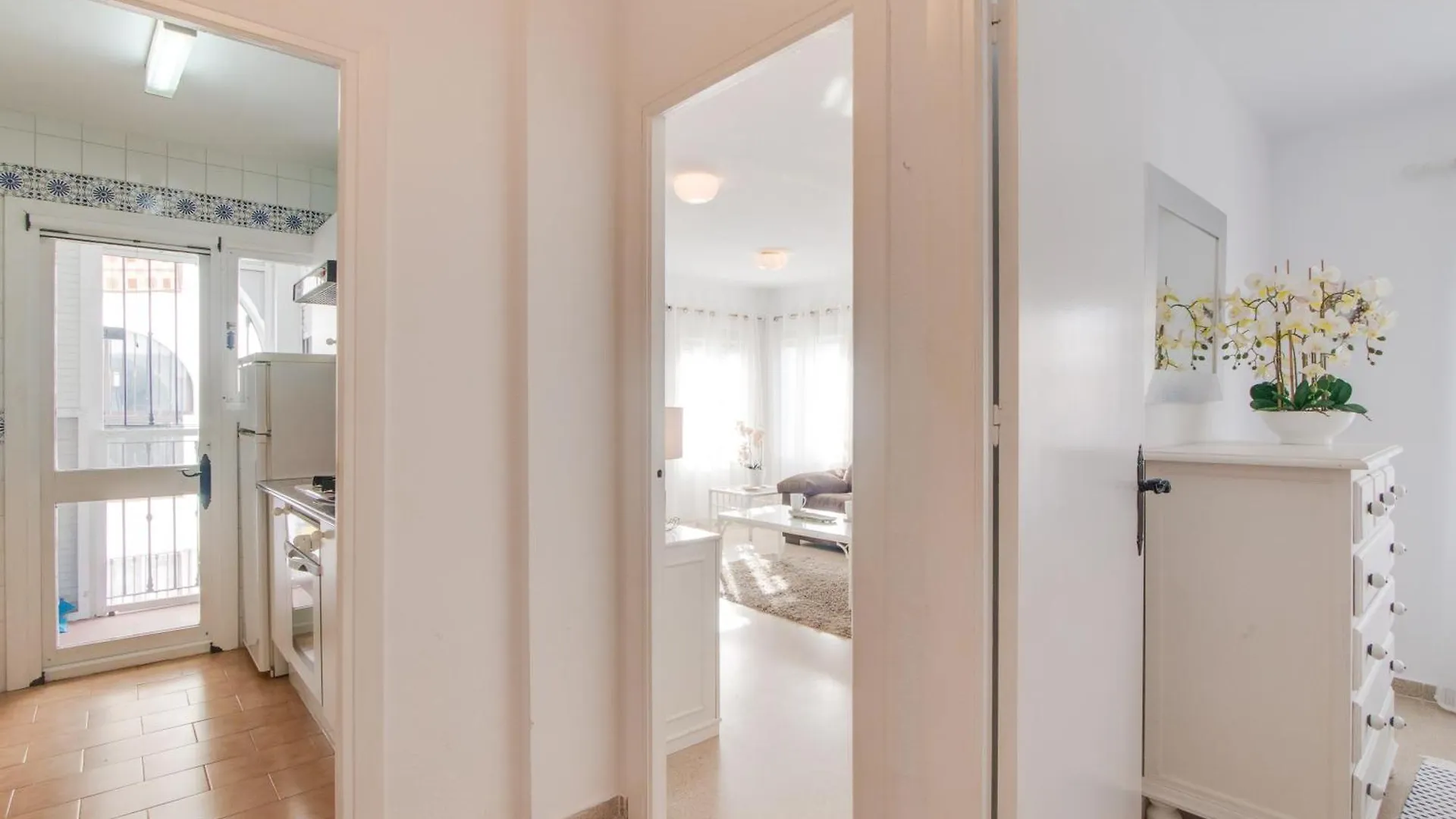 Apartman Close To The Beach, 5 Minutes Walk San Luis de Sabinillas