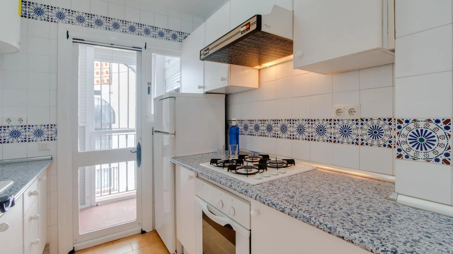Apartman Close To The Beach, 5 Minutes Walk San Luis de Sabinillas