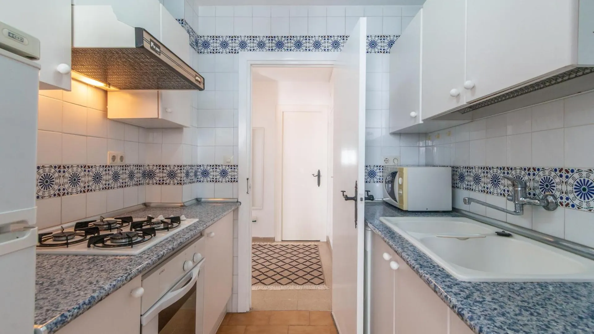 Close To The Beach, 5 Minutes Walk San Luis de Sabinillas 0*,  Spanyolország
